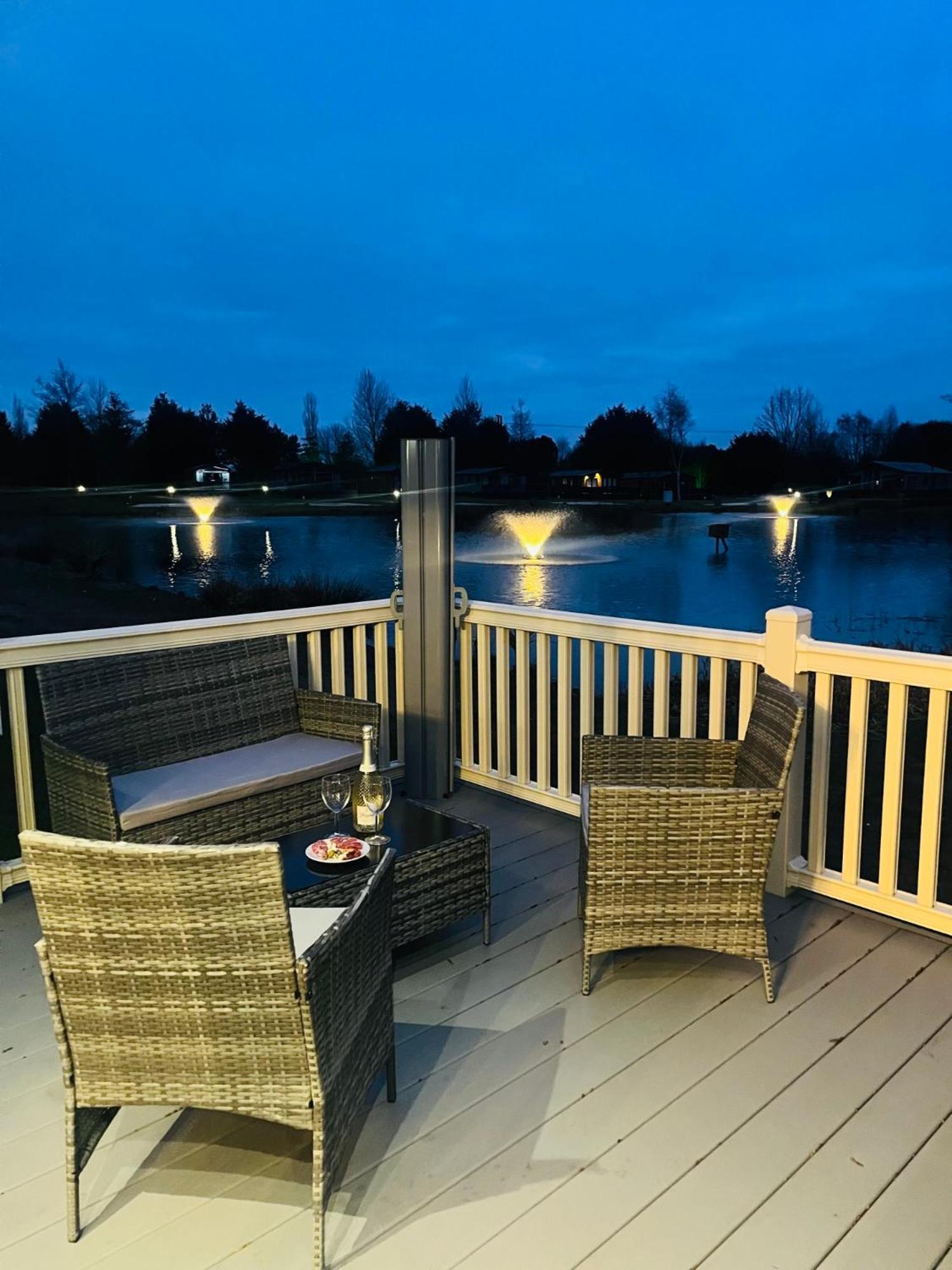 Lakeside Escape With Hot Tub 约克 外观 照片